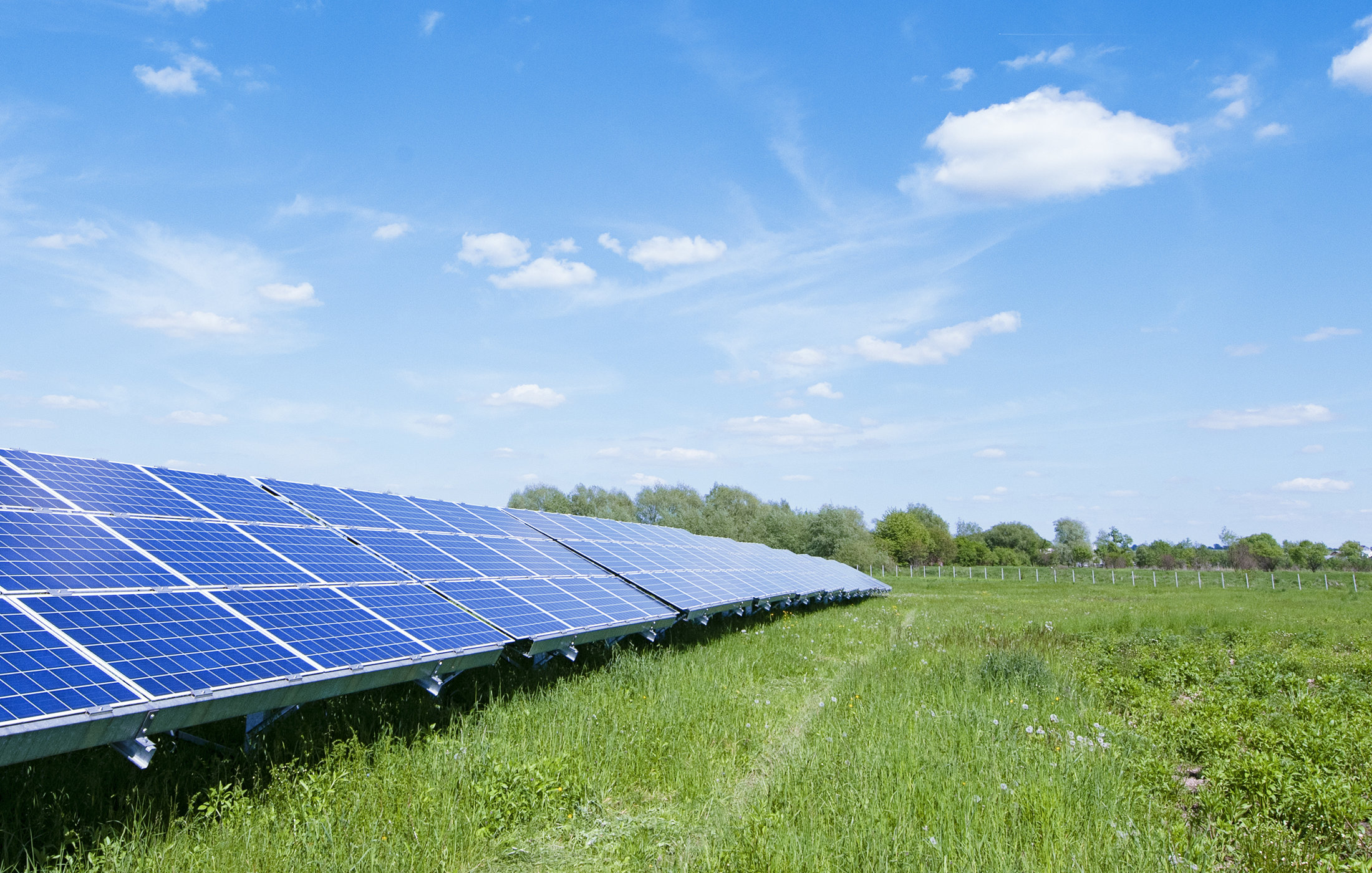 imagine panouri fotovoltaice instalate